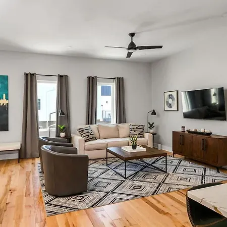 Spacious Nash Home For 12 Guests With Rooftop Views And Hot Tub